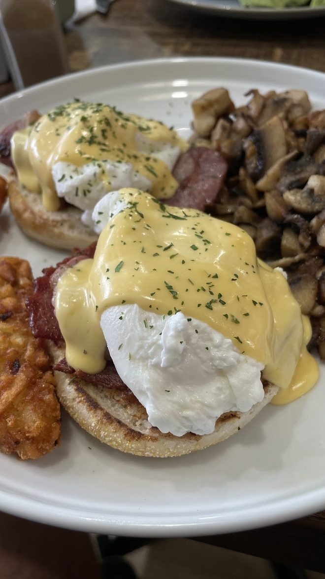 Eggs Benedict with bacon, mushrooms and a hash brown